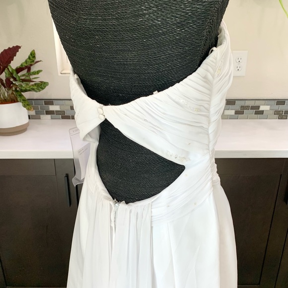 🚫SOLD🚫White Ruched Strapless Keyhole Back Beach Style Wedding Dress Sz 10 box - Picture 2 of 12